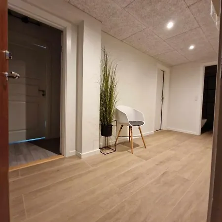 Enkeltvaerelse Med Faelles Badevaerelse 埃斯比约